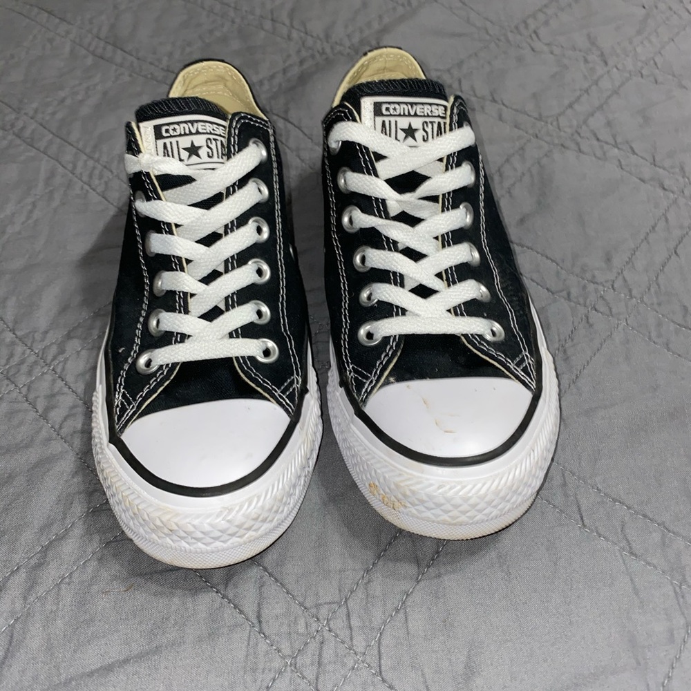 Low top black converse 7.5